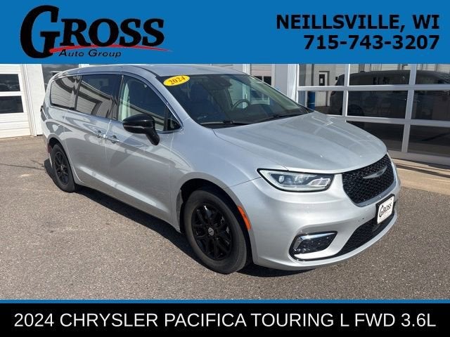2024 Chrysler Pacifica Touring L's photo