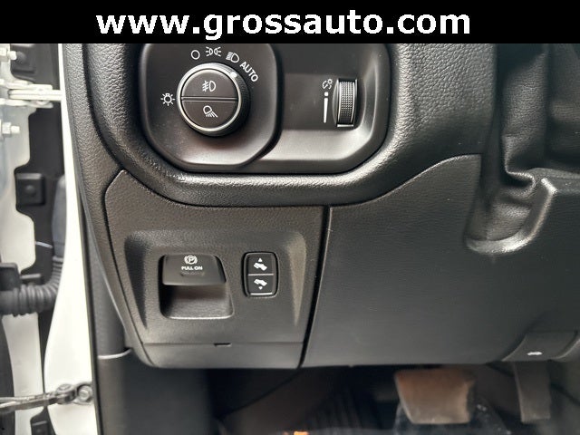 2020 RAM 1500 Big Horn Crew Cab 4x4 5'7' Box